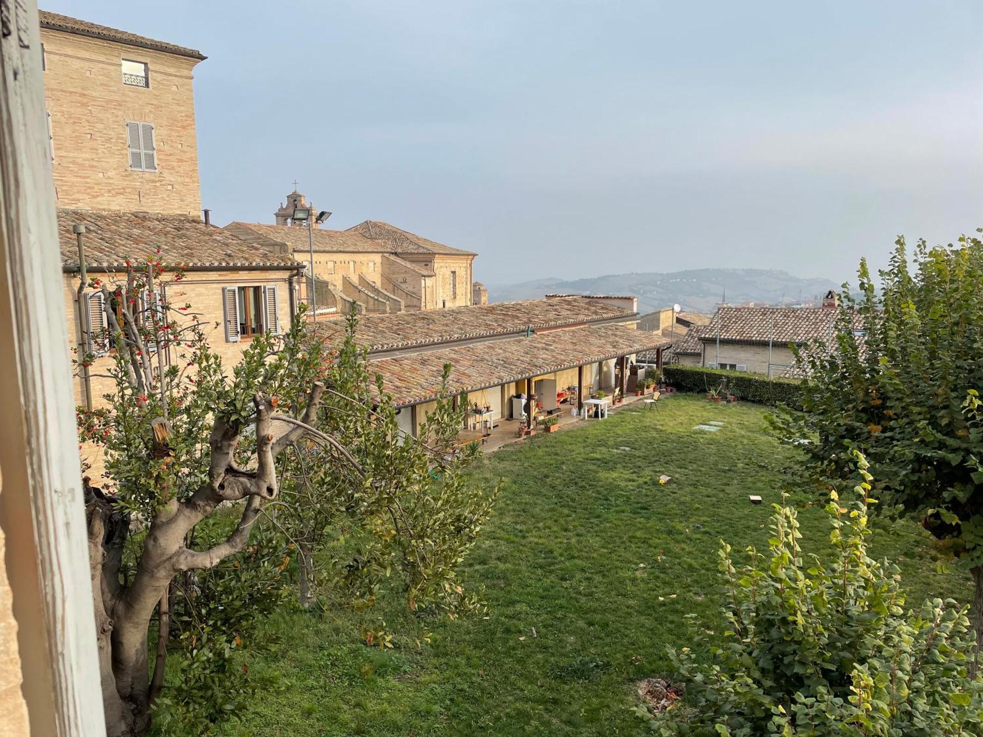Отель Palazzo Capparucci - Dimora Storica Фермо Экстерьер фото