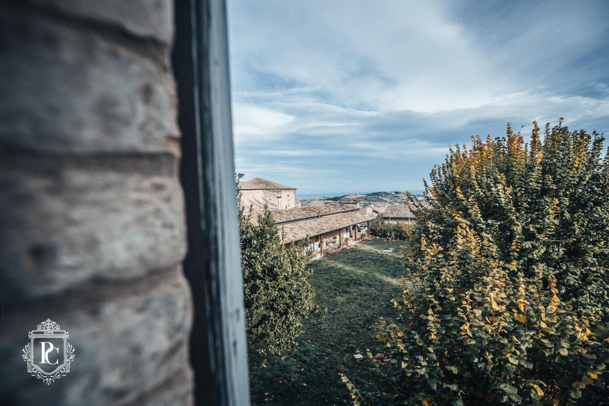 Отель Palazzo Capparucci - Dimora Storica Фермо Экстерьер фото