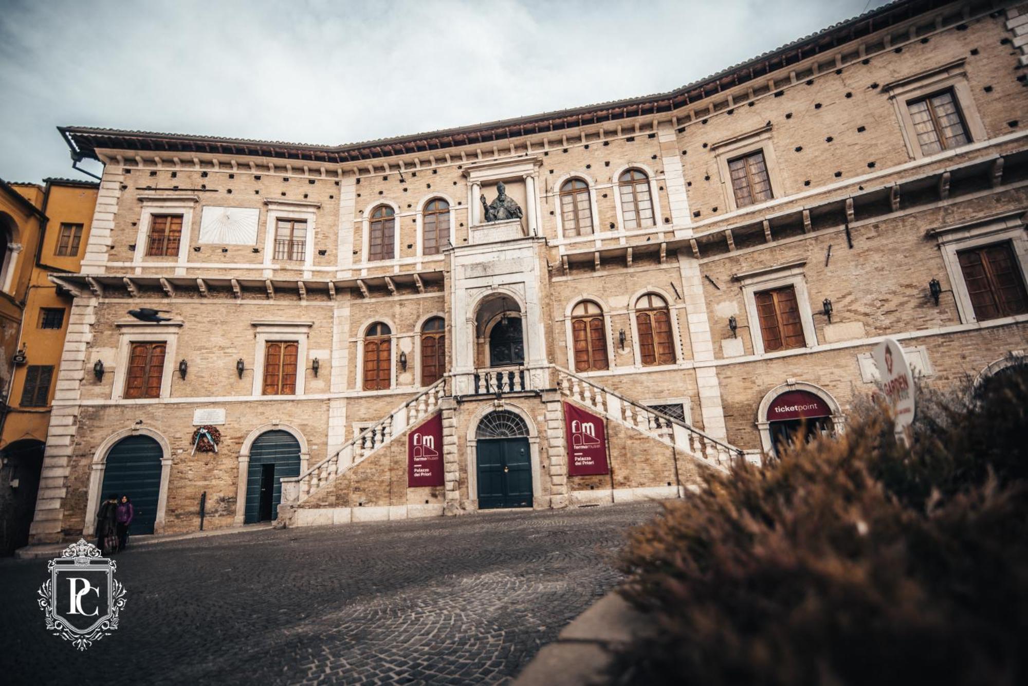 Отель Palazzo Capparucci - Dimora Storica Фермо Экстерьер фото